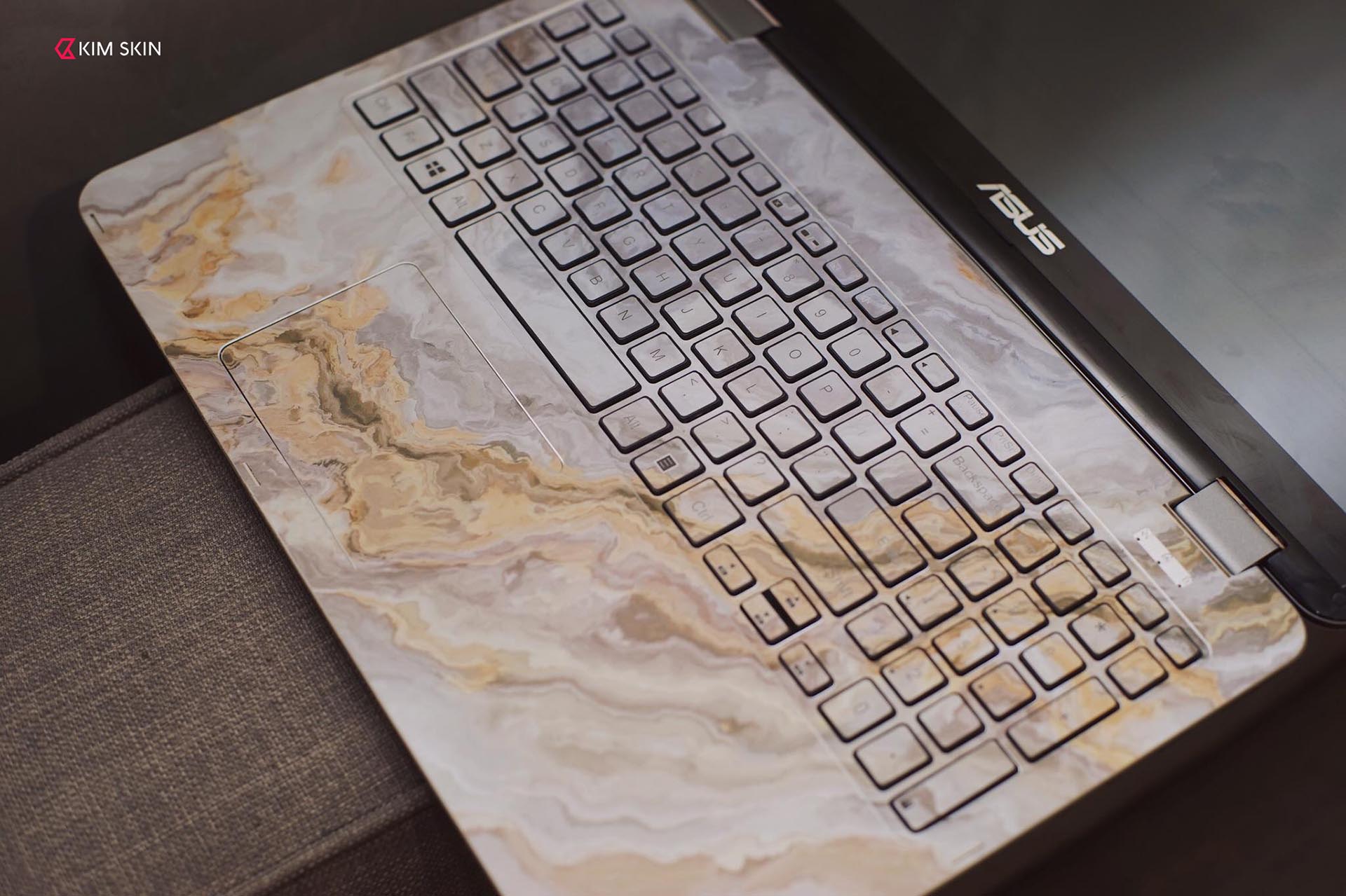 có nên dán skin laptop